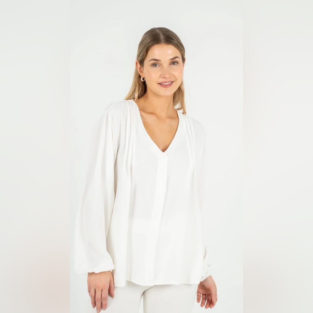 Elegant White V-Neck Blouse in XS made in Italy🇮🇹